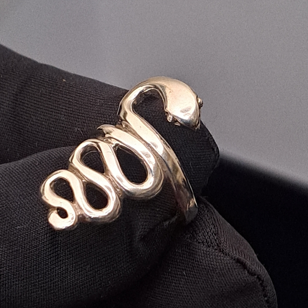 Handmade Sneak Ring .925 Sterling Silver Size 7